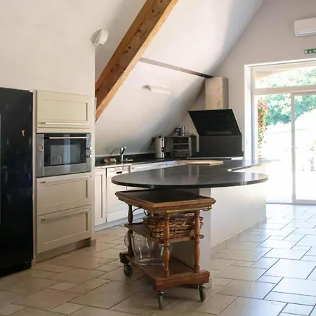 Spacieuse Avec Piscine Privee A 350 M² Et Sur Demande Villa Le Vigan (Lot)