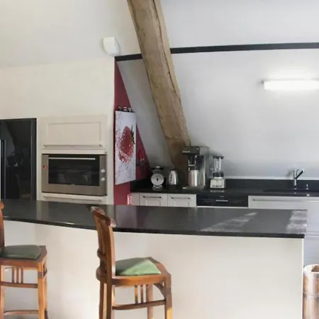 Spacieuse Avec Piscine Privee A 350 M² Et Sur Demande Le Vigan (Lot)
