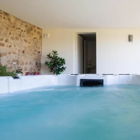 Spacieuse Avec Piscine Privee A 350 M² Et Sur Demande Villa *