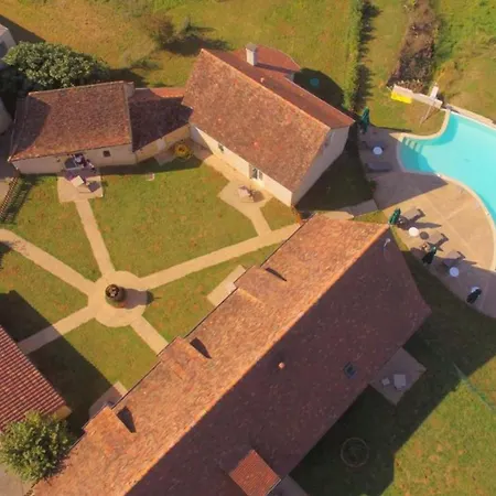 Spacieuse Avec Piscine Privee A 350 M² Et Sur Demande Le Vigan (Lot)