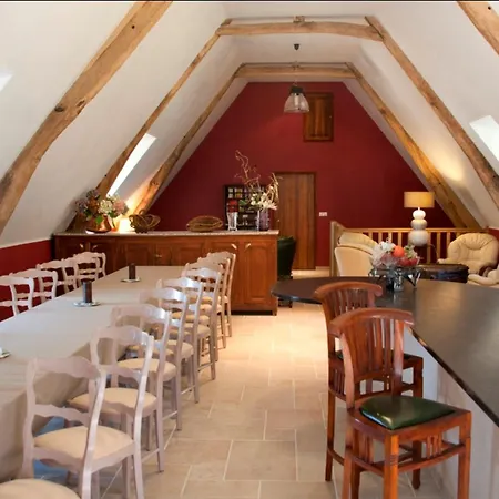 Spacieuse Avec Piscine Privee A 350 M² Et Sur Demande * Le Vigan (Lot)